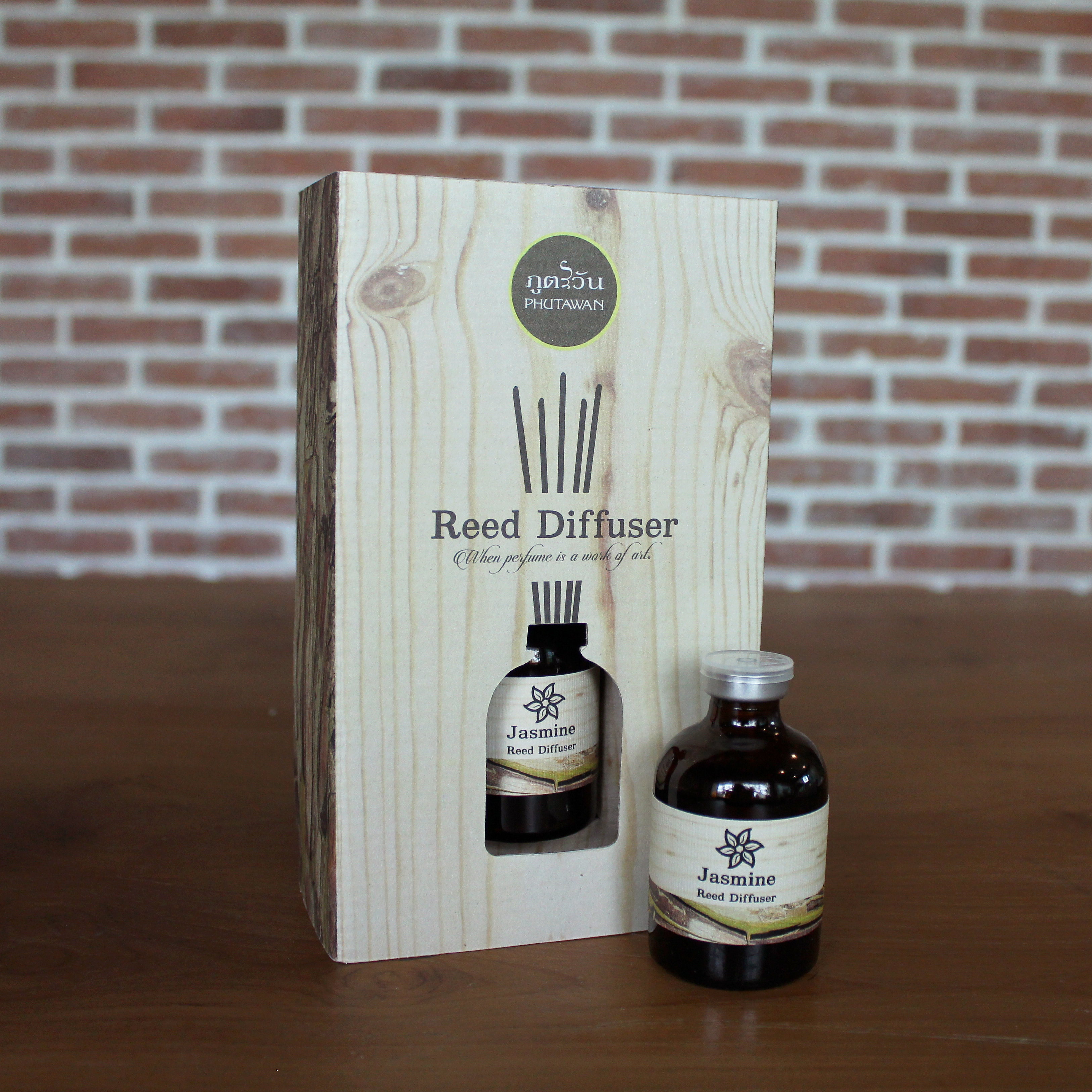 Тайский ароматический натуральный диффузор с палочками Жасмин PHUTAWAN Reed Diffuser Jasmine купить в Москве и Московской